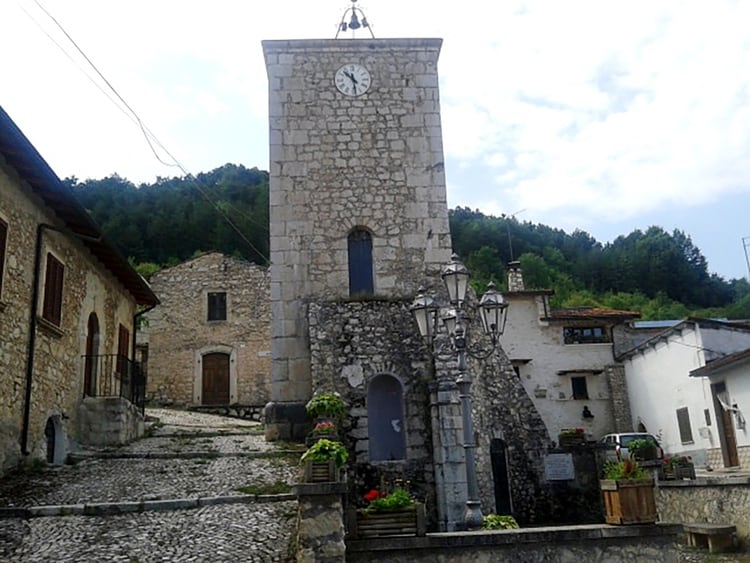 Esta localidad italiana sufre el éxodo rural desde los 90, una crisis que se ha acrecentado tras el terrible terremoto del año 2009 (Wikipedia)