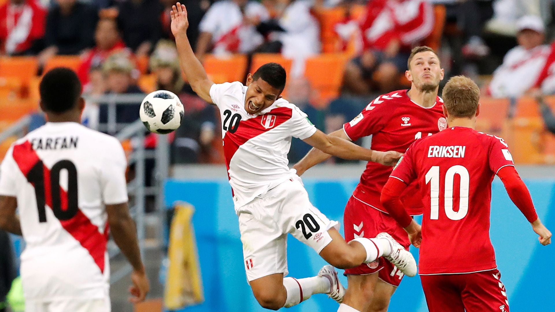 Edison Flores con la selección peruana en el partido ante Dinamarca en Rusia 2018. | Foto: REUTERS