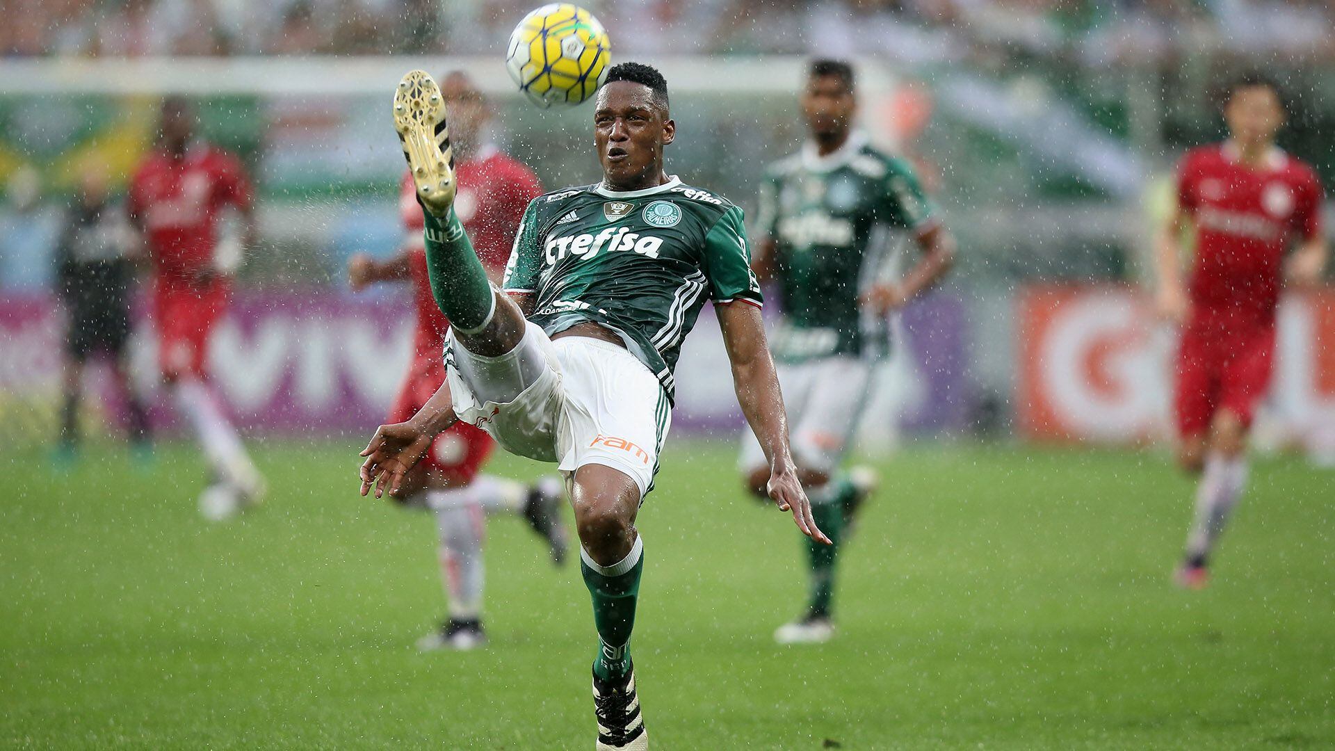 Durante su etapa con Palmeiras, Yerry Mina creció como futbolista y se consolidó como uno de los mejores en Sudamérica - crédito Getty Images