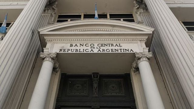 IMAGEN DE ARCHIVO. Vista de la fachada del Banco Central de la República Argentina, en Buenos Aires. REUTERS/Agustin Marcarian