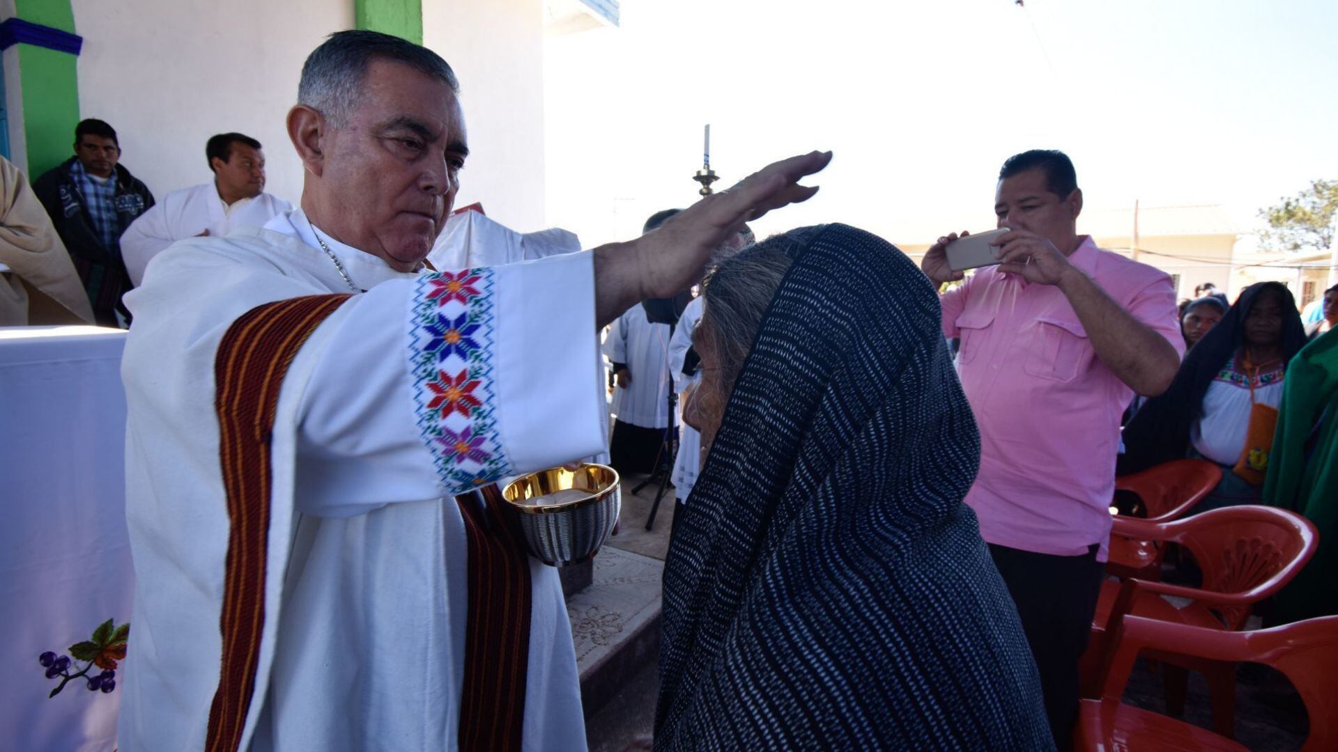El obispo Salvador Rangel fue torturado e iban a desaparecerlo, denuncia uno de sus colegas