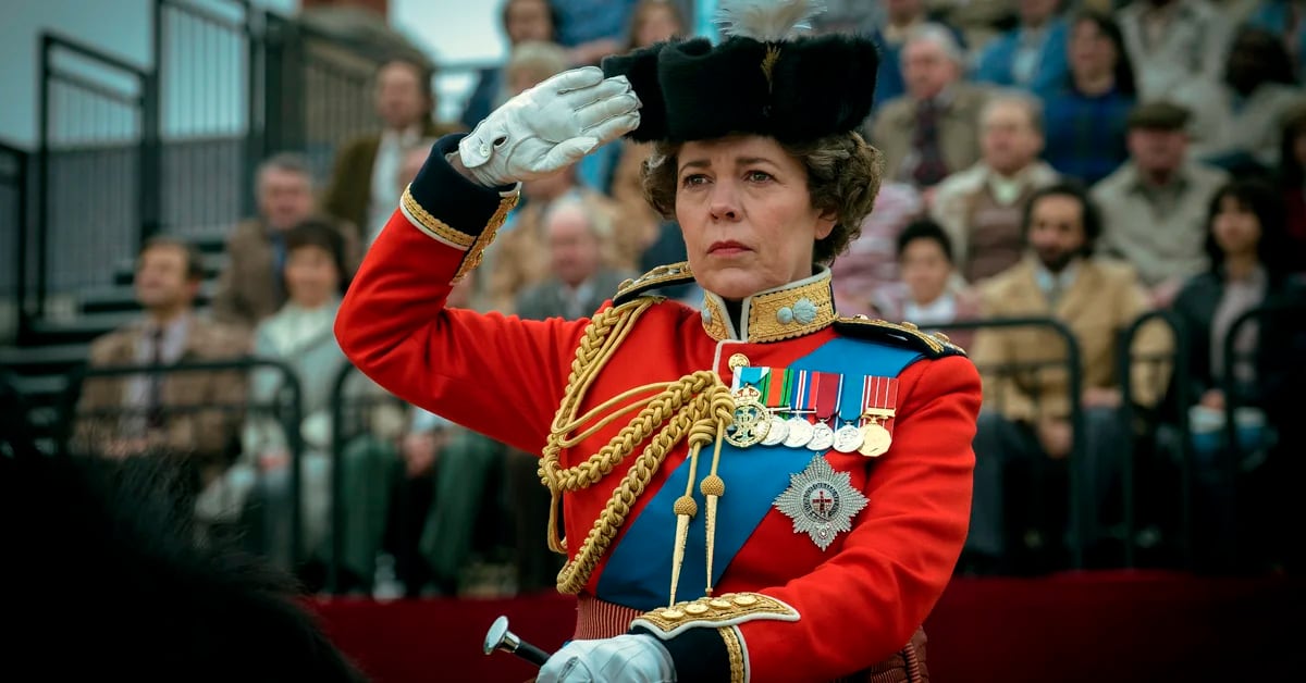 La serie “The Crown” ha interrotto le riprese “per rispetto” della regina Elisabetta II