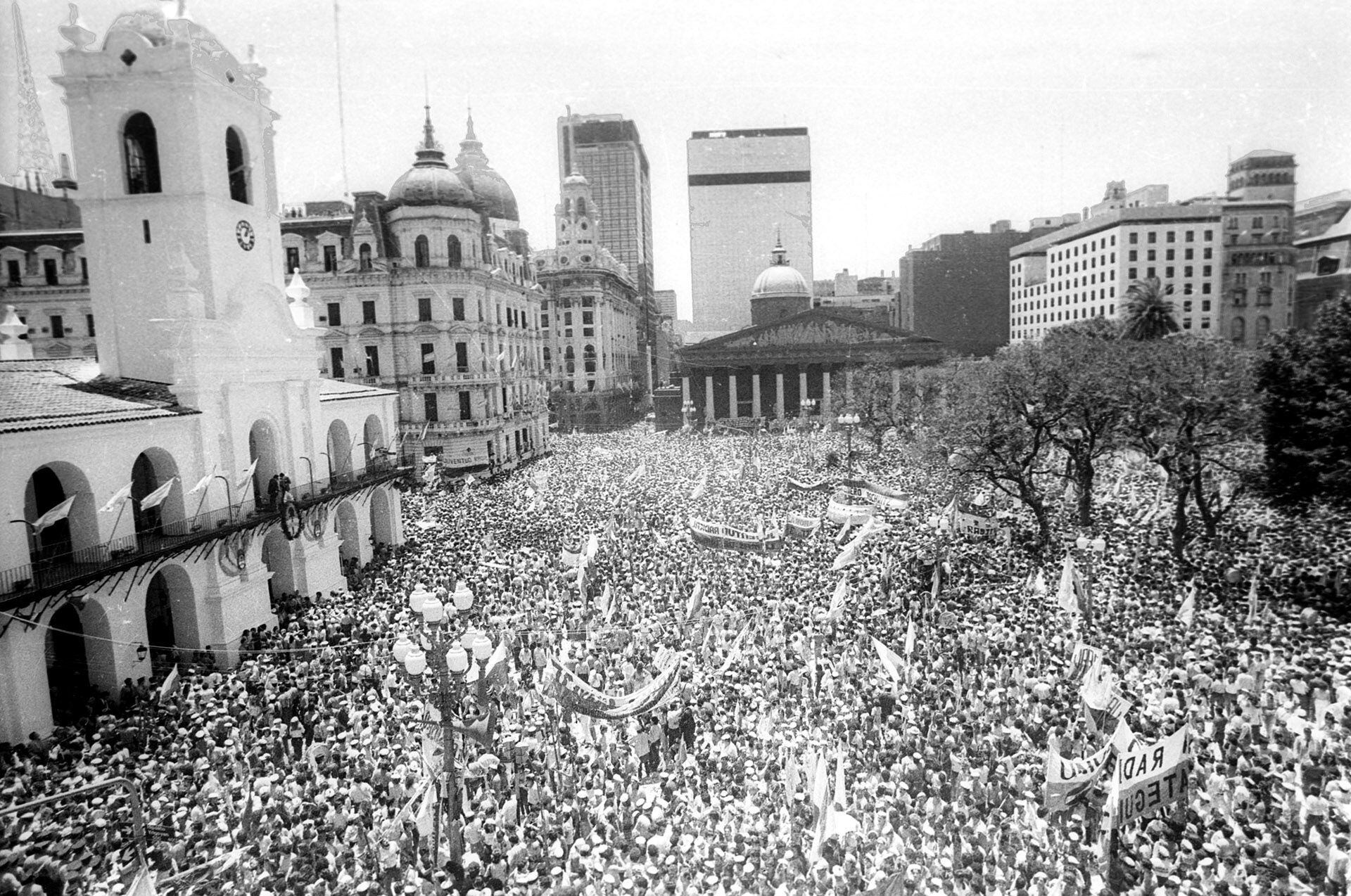 Asunción presidencial de Raúl Alfonsín en 1983