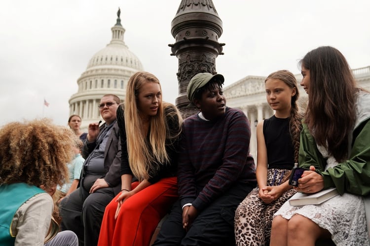Greta, junot a activistas estadounidenses en Washington (Reuters)