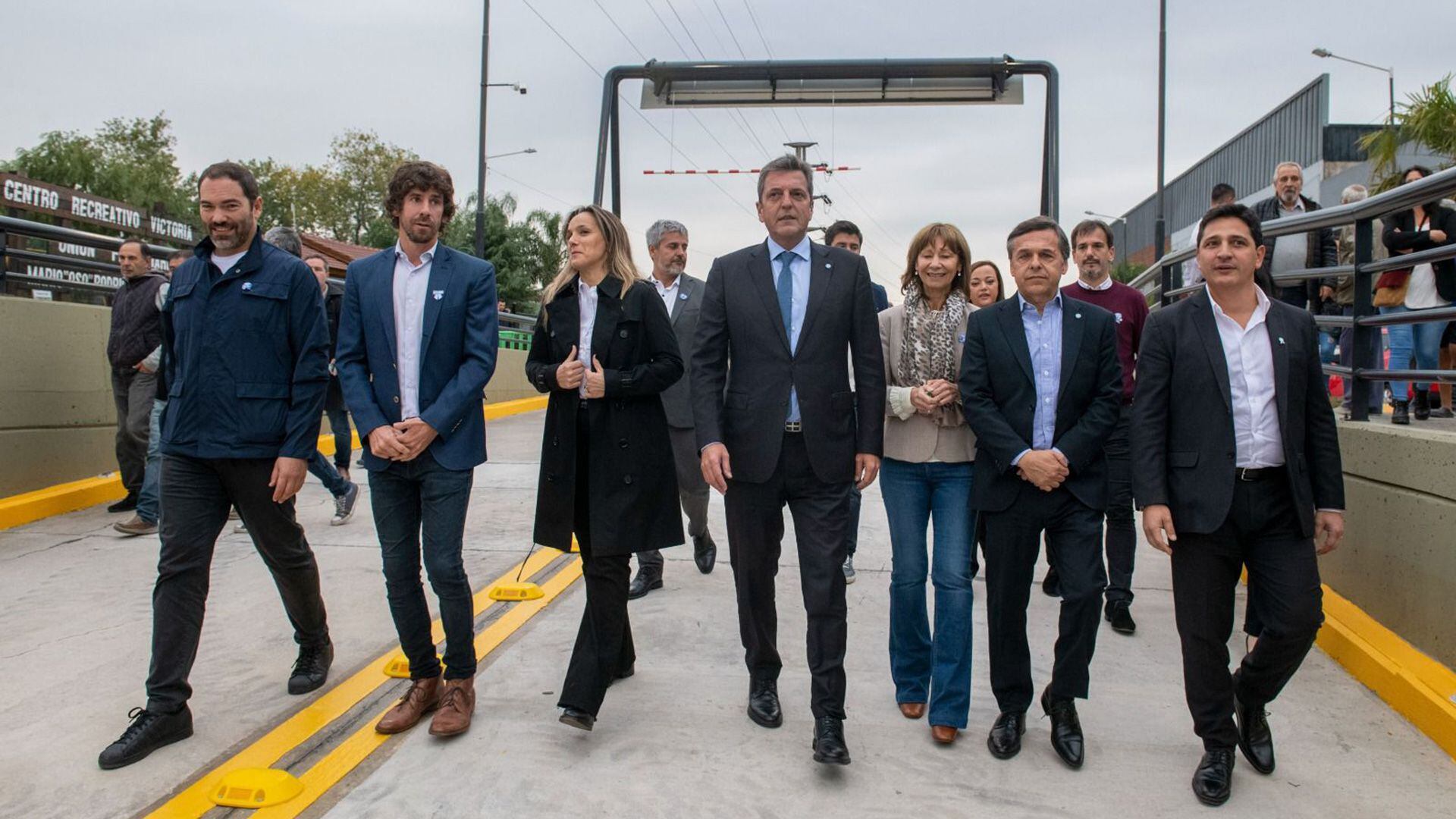 Massa junto a dirigentes del Frente Renovador