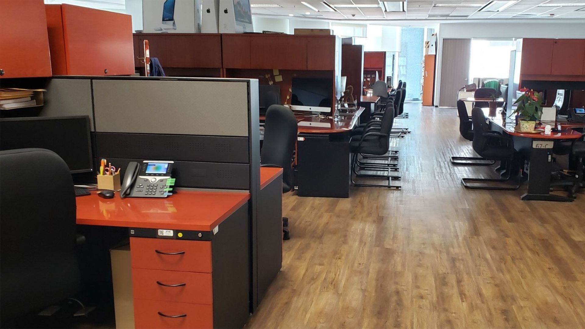 Muchas oficinas lucieron vacías ya que la mayor parte del personal son mujeres (Foto: Twitter@Pedrorangel_mx)