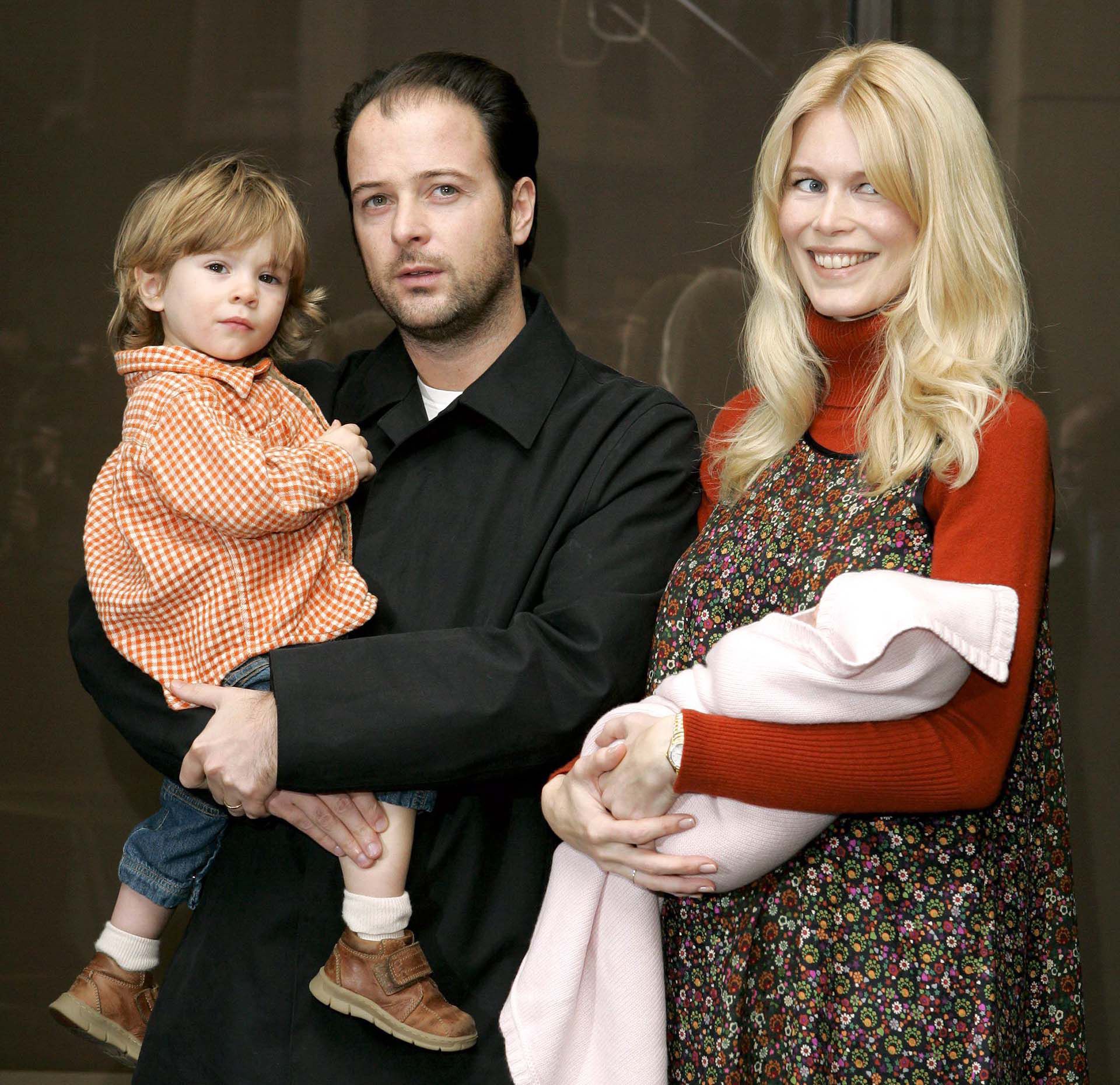Claudia Schiffer con su pareja y sus hijos (Foto: Shutterstock)
