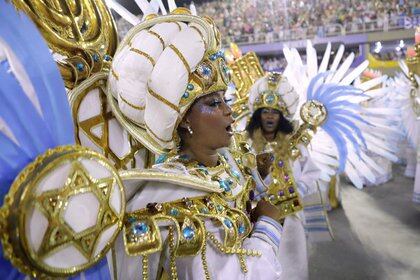 IMAGEN DE ARCHIVO. Miembros de la escuela de samba Beija-Flor durante el Carnaval en el Sambódromo en Río de Janeiro, Brasil. Febrero 25, 2020. REUTERS/Sergio Moraes
