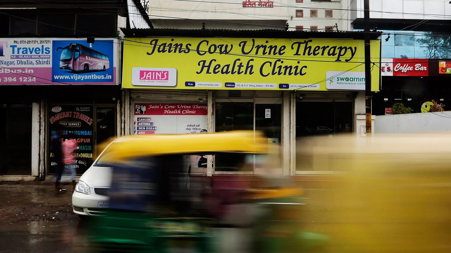 La Clínica de Salud de Terapia de Orina de Vaca Jain, en Indore, en el centro de la India (Bloomberg)