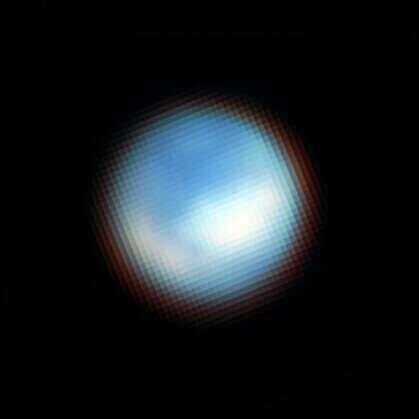 La NIRCam (cámara de infrarrojo cercano) de Webb capturó esta imagen de la superficie de Europa, la luna de Júpiter. Webb identificó dióxido de carbono en la superficie helada de Europa que probablemente se originó en el océano subterráneo de la luna (NASA)