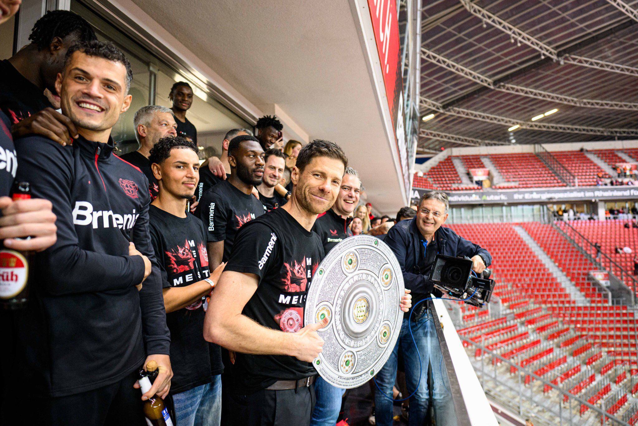 Bayer Leverkusen, con Xabi Alonso al mando, se consagró campeón de la Bundesliga por primera vez en su historia.