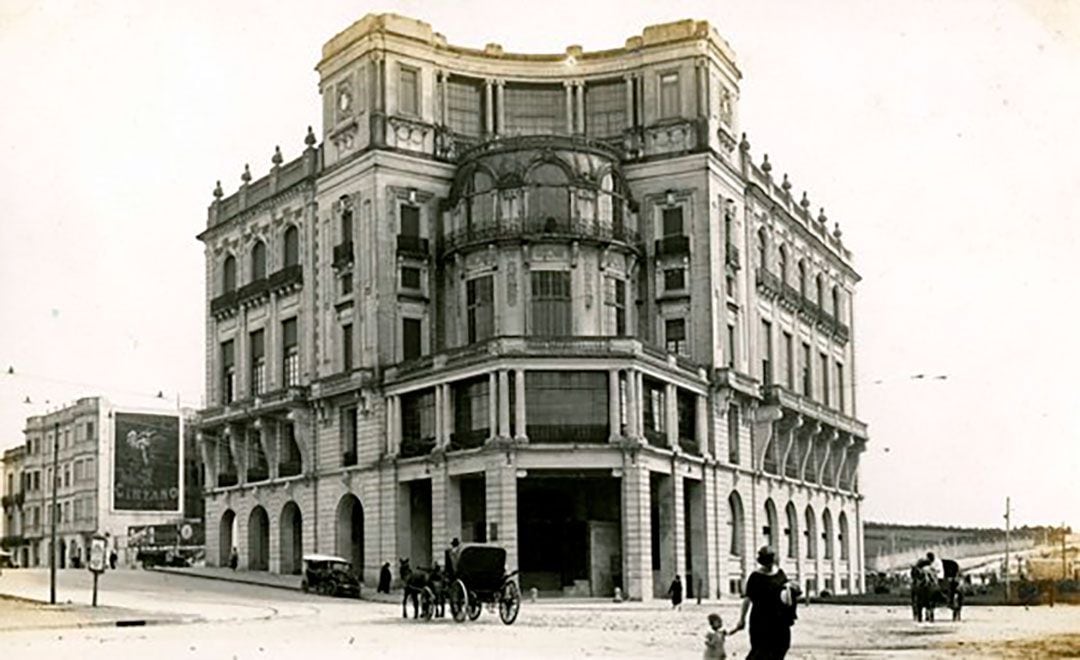 Una imagen del Club Mar del Plata, aproximadamente en 1910, edificio fue dañado por el fuego en 1961 y nunca fue reconstruido