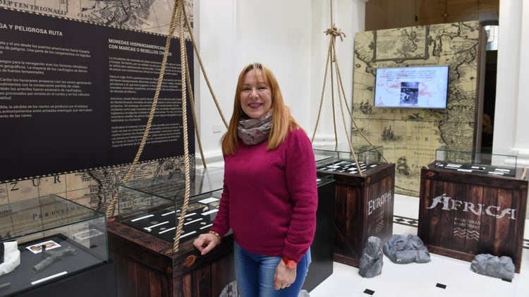 Mabel Esteve, directora del Museo del Banco Central, aseguró que es la primera vez que se hace en Sudamérica una exposición dedicada a objetos de naufragios (Fotos Maximiliano Luna)