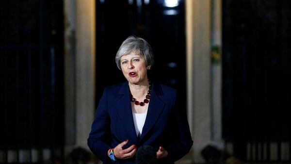 Theresa May había anunciado que su gabinete respaldaba el acuerdo alcanzado con la UE, pero las renuncias llegaron horas después (Reuters)