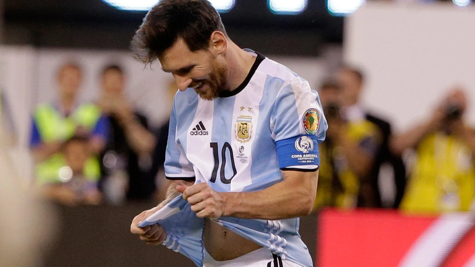 Lionel Messi jugó un buen partido pero falló su disparo en la definición por penales (AP)