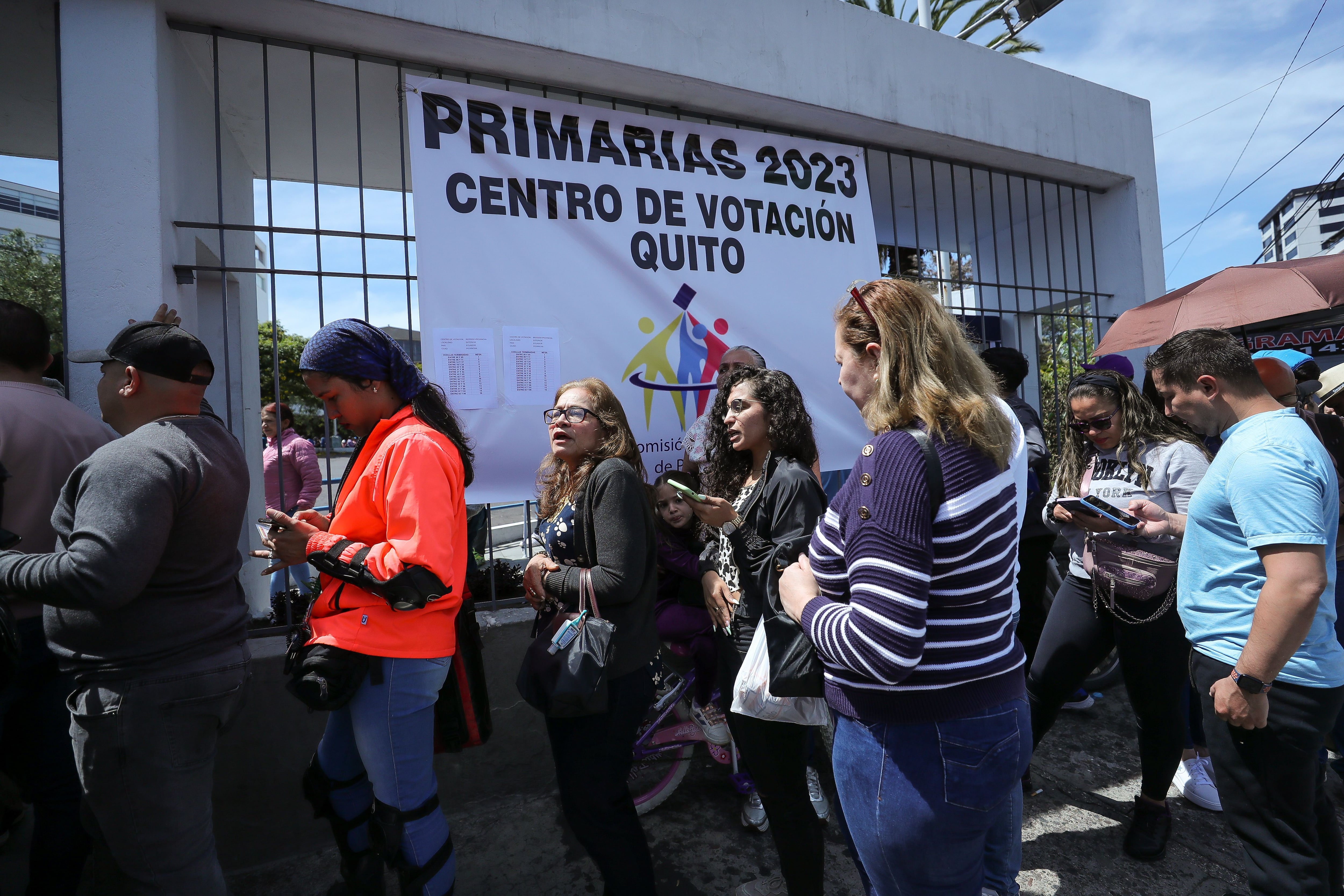 Venezuelans residing in 28 countries registered to participate in the opposition primaries.  (EFE/José Jácome)
