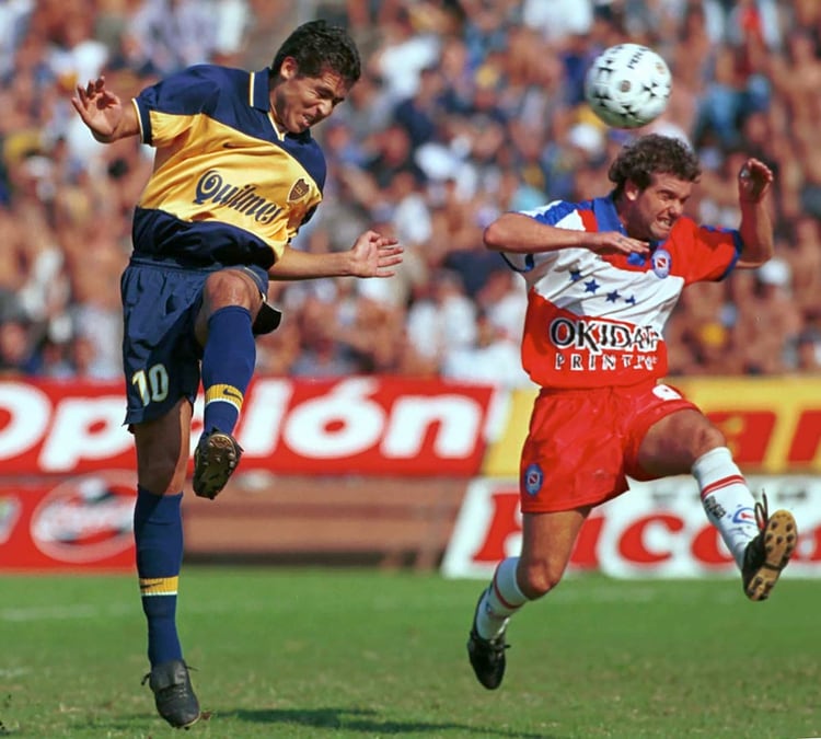 Sus inicios en el “Xeneize”: encuentro ante Argentinos Juniors, su primer equipo, en cancha de Vélez (Clausura 1999)