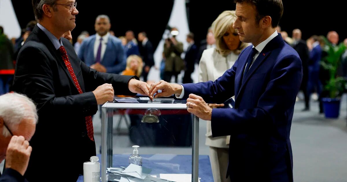 Votazioni in Francia: il duello tra Emmanuel Macron e Marine Le Pen è ambientato in un clima di malcontento sociale