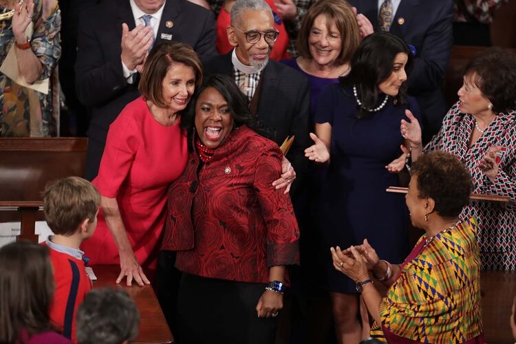 Nancy Pelosi junto a otros miembros del nuevo Congreso (Chip Somodevilla/Getty Images/AFP)