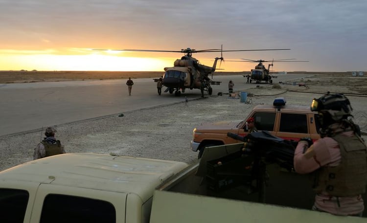 Foto de archivo. Helicópteros de la Fuerza Aérea Iraquí aterrizan en la base aérea de Ain al-Asad en la provincia de Anbar, Irak (29 de diciembre de 2019. REUTERS/Thaier Al-Sudani)