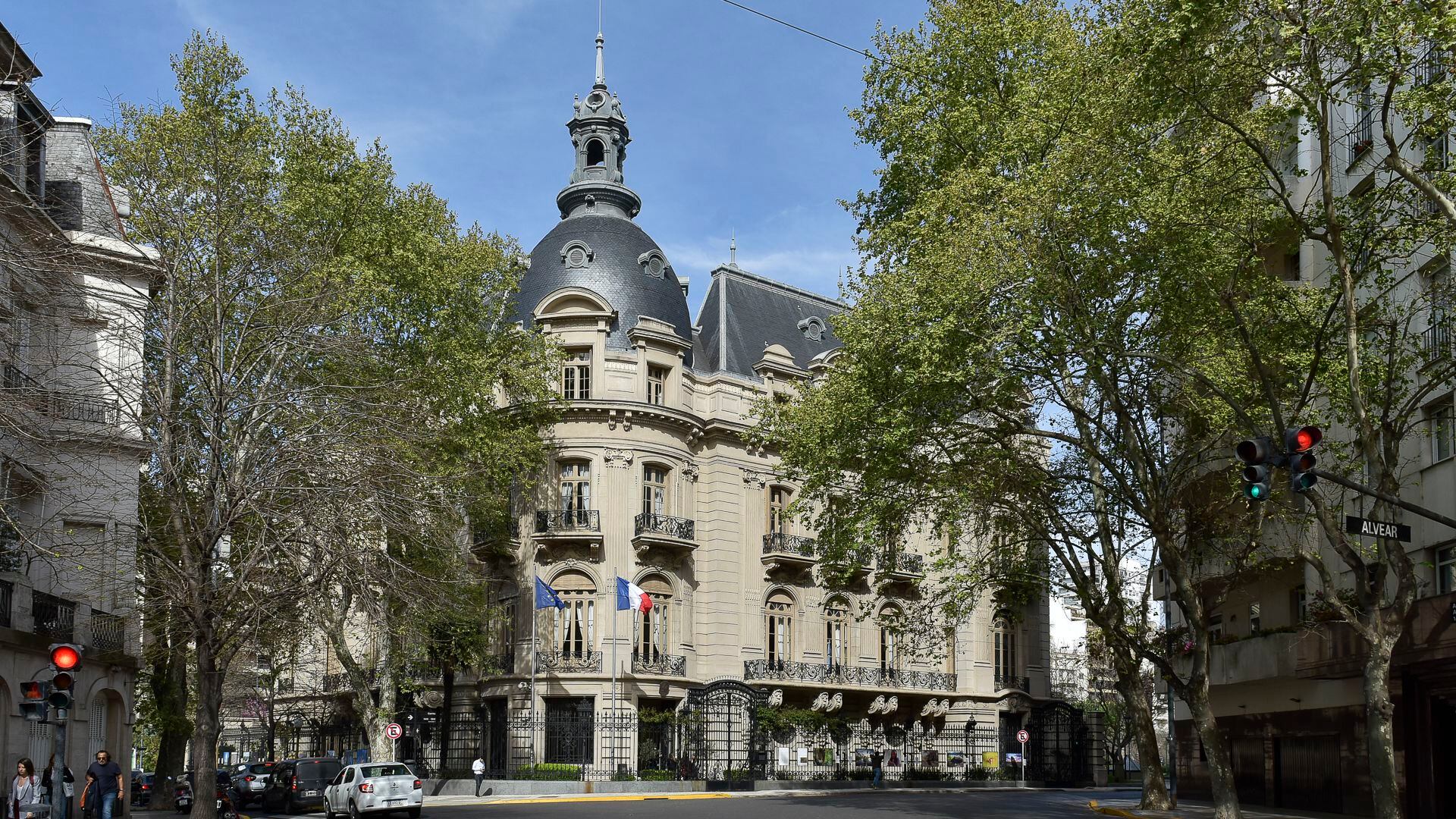 Visita a la Embajada de Francia