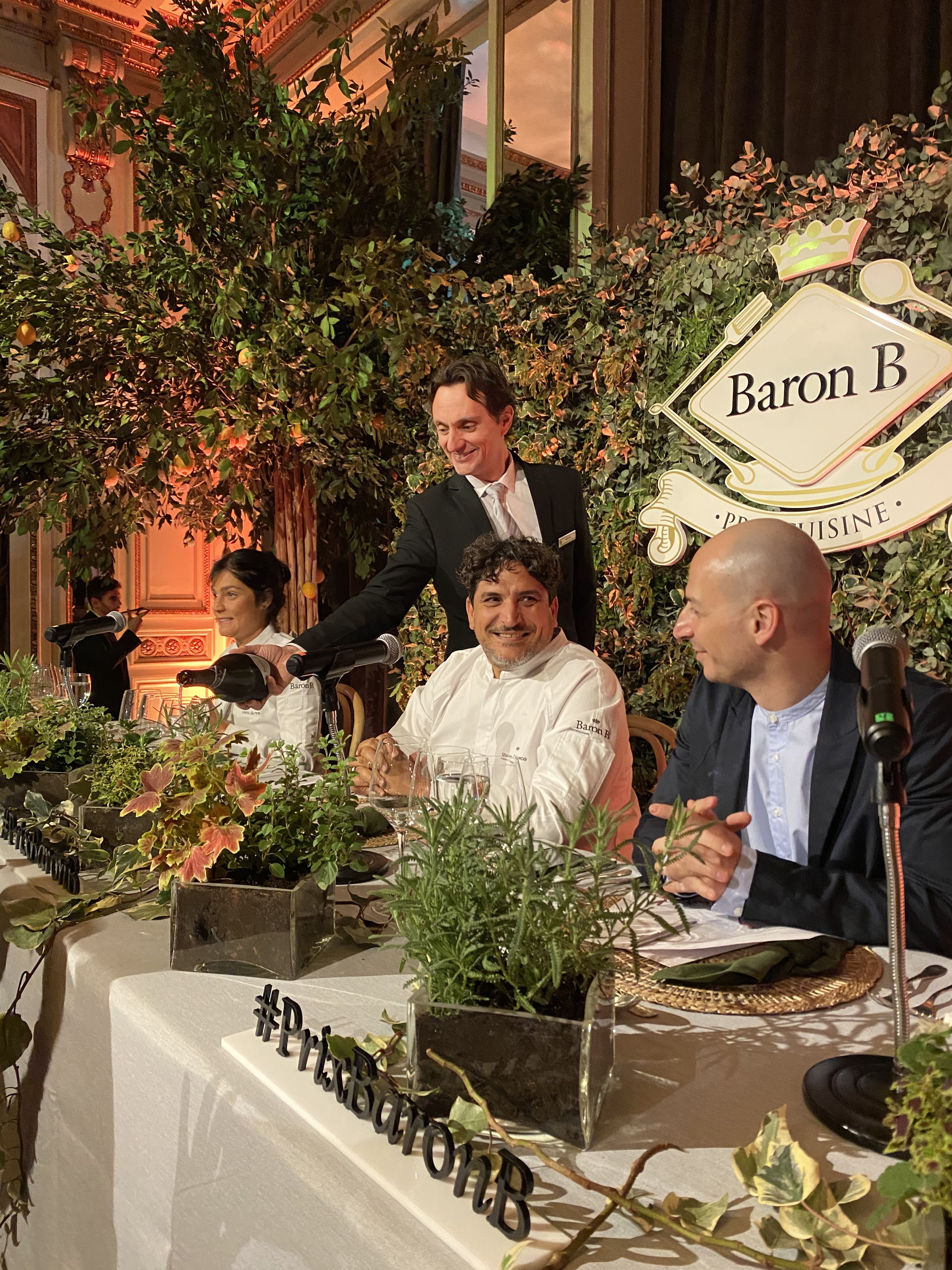 El gran jurado del Premio Barbon B este mediodía durante la ceremonia de entrega del galardón mayor, en un hotel de Buenos Aires