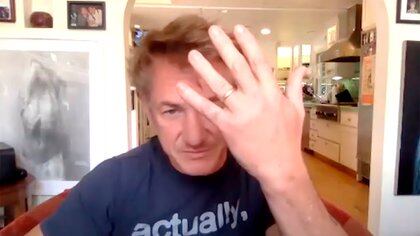 Sean Penn mostró su anillo de casado durante una entrevista el lunes