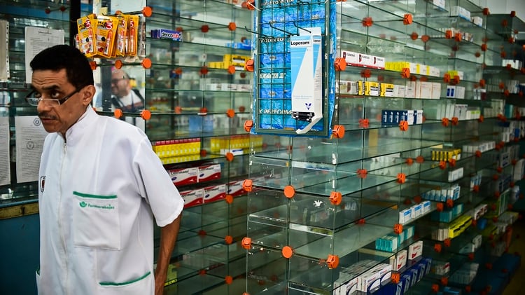 Los venezolanos encuentran uno y medio de cada diez fármacos que buscan (AFP)