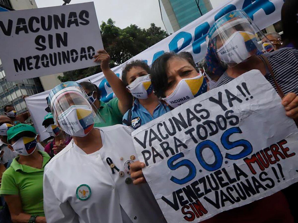 Protesta en Caracas: manifestantes exigieron al régimen venezolano “vacunas  para todos” y un “plan nacional transparente” para combatir el coronavirus  - Infobae