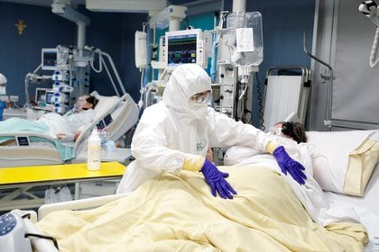 Unidad de cuidados intensivos en el hospital San Filippo Neri, antes de Navidad, en Roma, Italia, el 22 de diciembre de 2020. REUTERS / Yara Nardi
