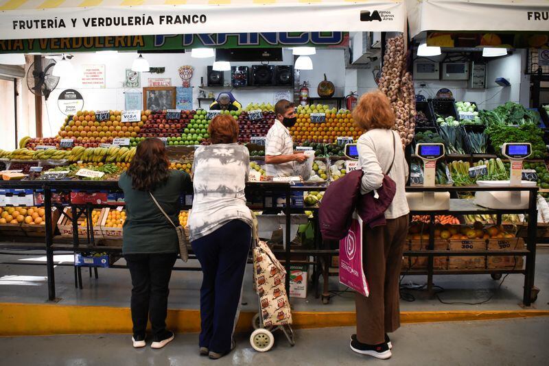 La inflación tocó un techo de 6,7%, el número más alto en 20 años (REUTERS/Mariana Nedelcu)