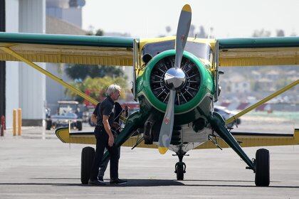 Harrison Ford fue visto a punto de subir a su avión privado para vivir una aventura en el aire. El actor tiene su aeronave en Hawthorne, California