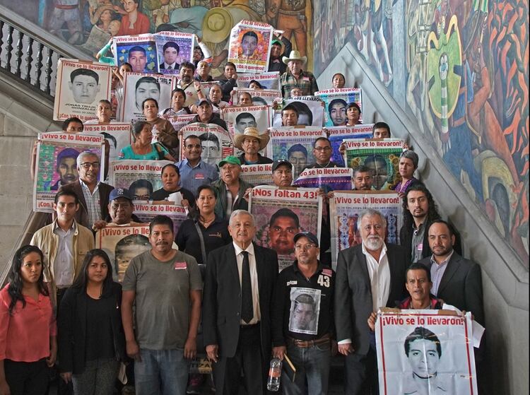 El presidente Andrés Manuel López Obrador se reunirá este jueves en Palacio Nacional con los padres de los 43 normalistas desaparecidos (Foto: Cuartoscuro)