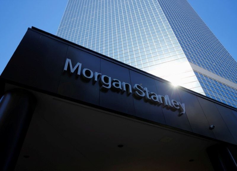 FOTO DE ARCHIVO. El logo corporativo de la firma financiera Morgan Stanley es fotografiado en un edificio en San Diego, California, Estados Unidos. 24 de septiembre del 2013. REUTERS/Mike Blake/Archivo