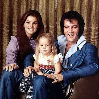 Elvis, Priscilla y Lisa Marie. Cuando ella tenía 9 años vio morir a su padre (Reuters)