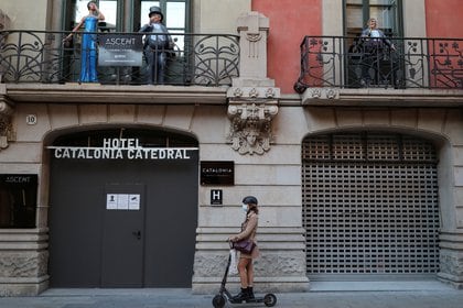 En los meses de mayo, junio y agosto el número de muertes diarias por millón de habitantes en España llegó a descender hasta 0,02. Sin embargo, también en el mes de junio alcanzó el pico de muertes diarias por millón de habitantes (25,22) (REUTERS)