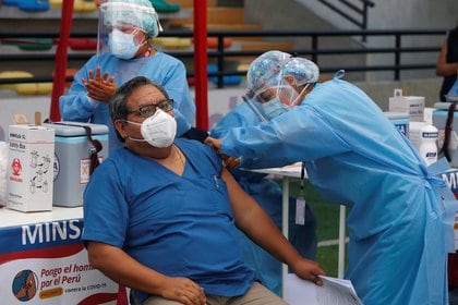 Las autoridades peruanas buscan acelerar el plan de vacunación con la llegada de nuevas dosis (REUTERS/Sebastian Castaneda)