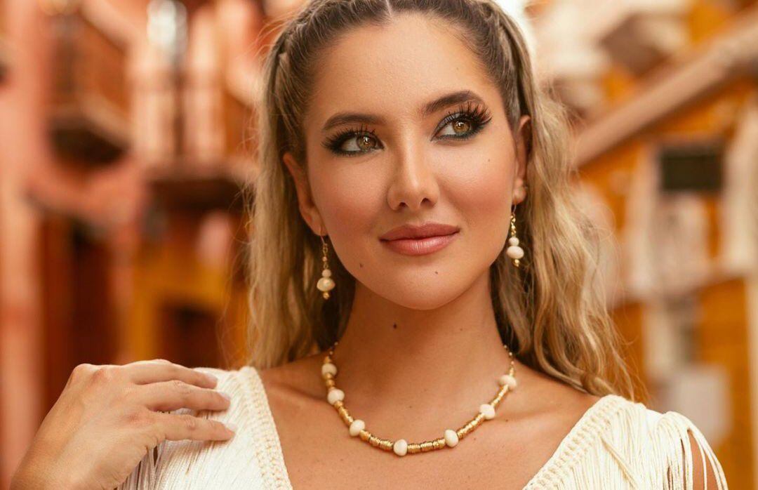 Daniela Álvarez posa en Cartagena para una campaña de su marca de joyas