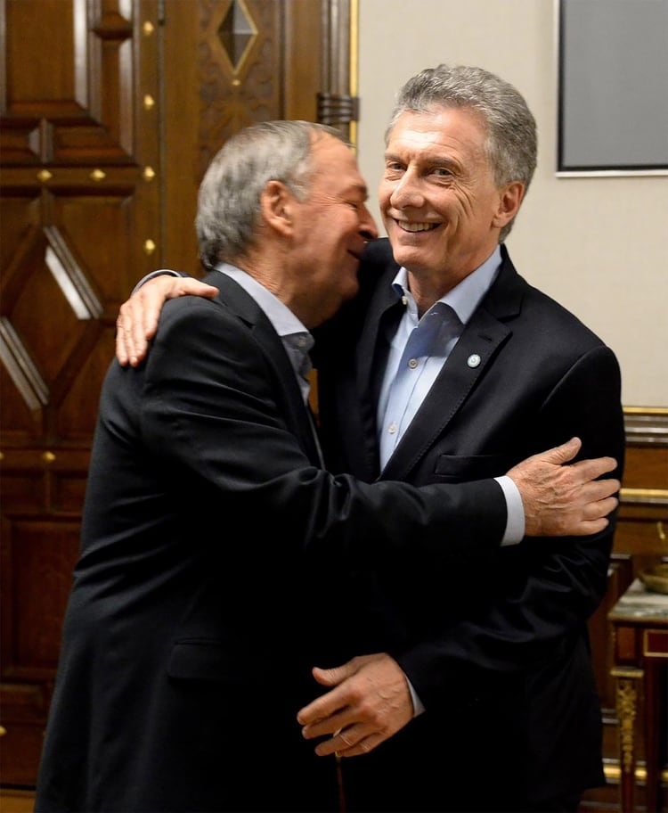 Mauricio Macri y Juan Schiaretti, este martes, en Casa Rosada (Presidencia)