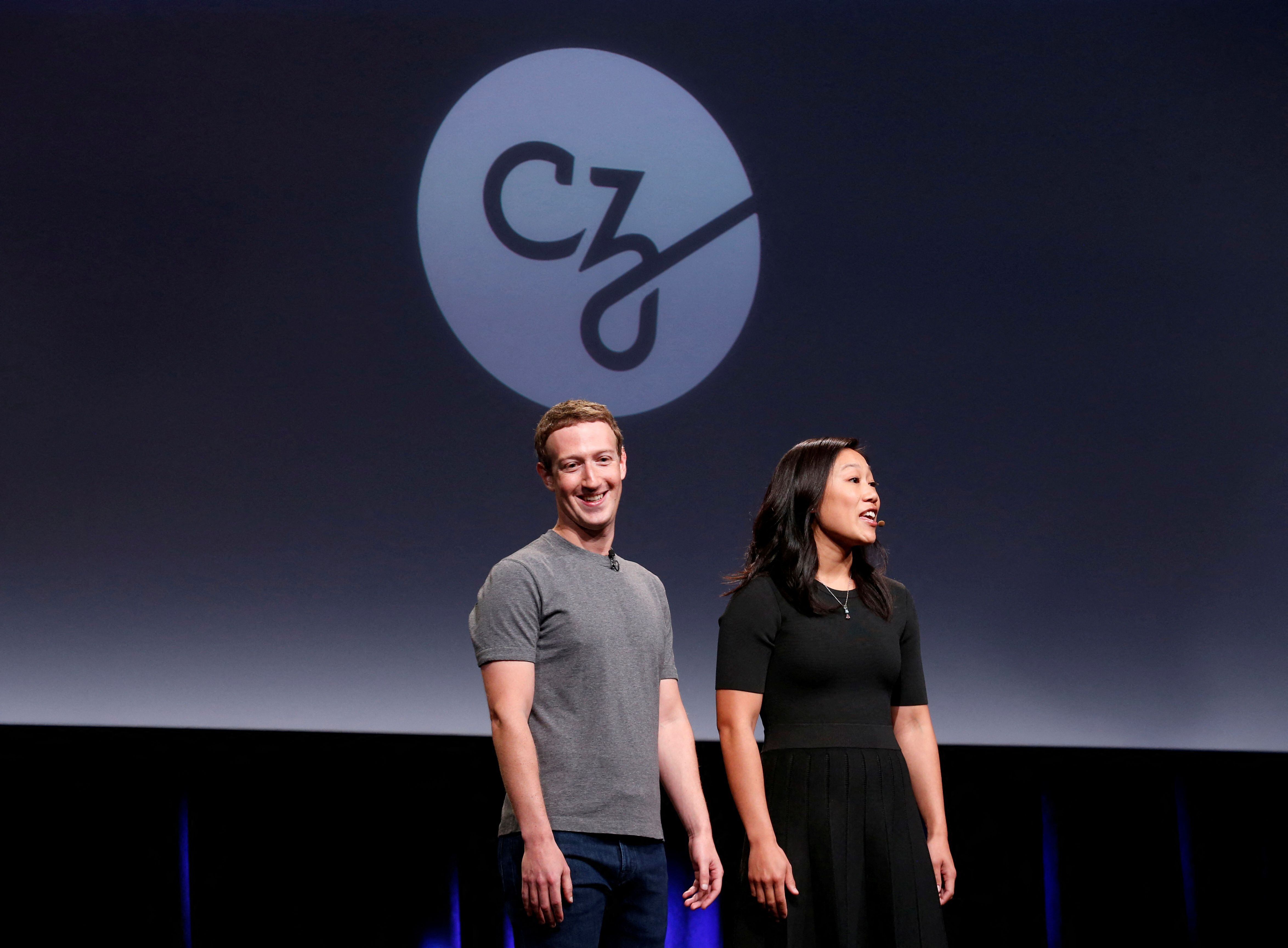 Zuckerberg, este se ha caracterizado por generalmente usar una camiseta gris cuando está en público. (REUTERS/Beck Diefenbach)