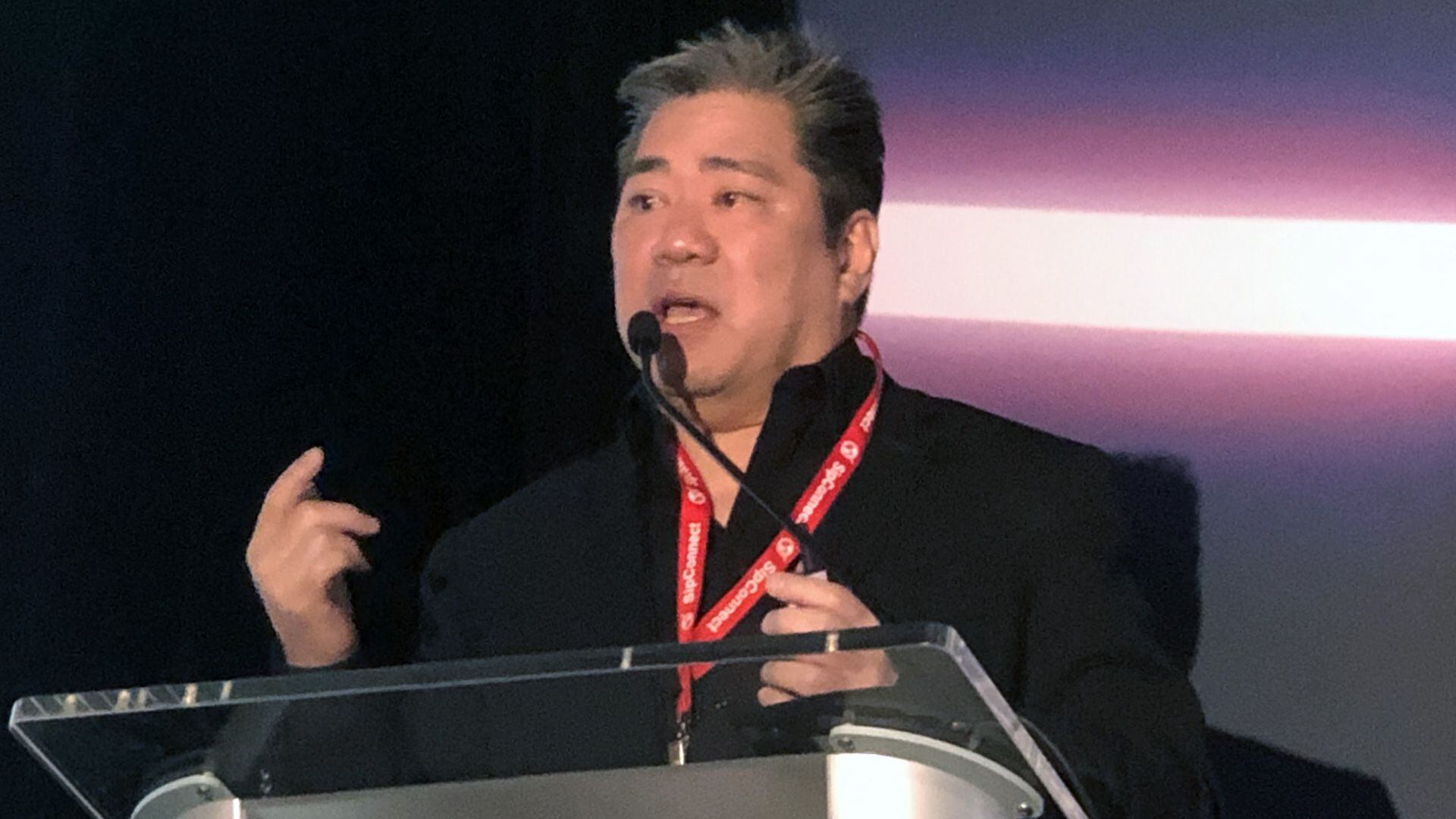 Para Tasaka, experto en transformaciones tecnológicas en los medios, existe una nueva oportunidad para los medios locales.