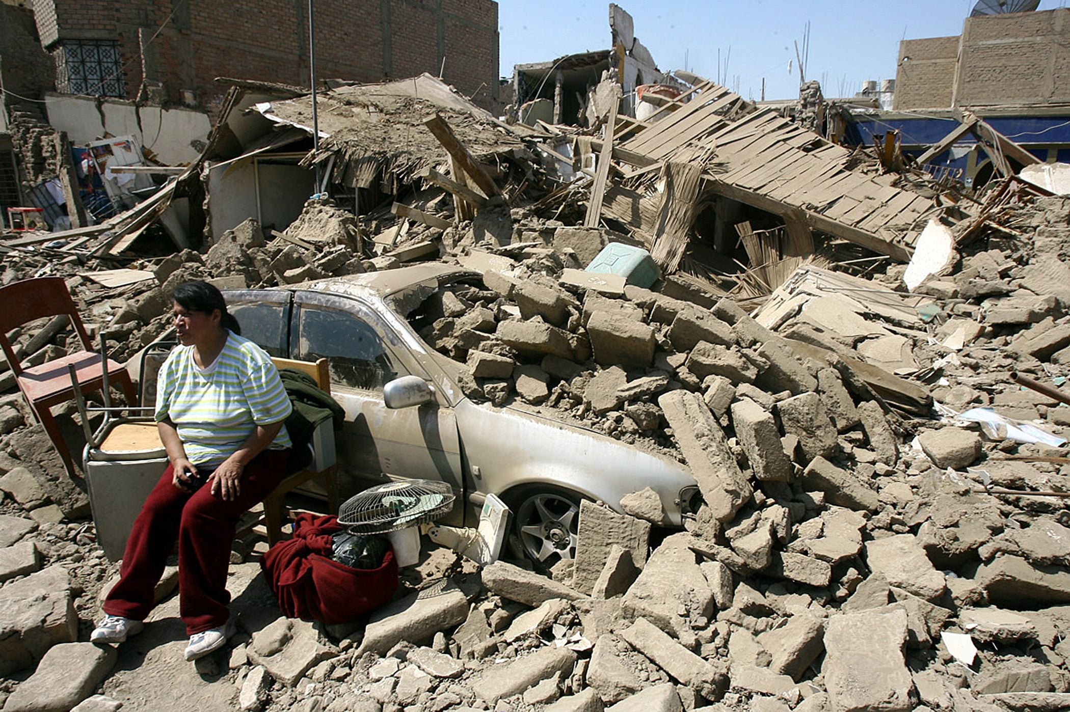 El terremoto en Pisco dejó 514 muertos, 2,291 heridos, 76 mil viviendas totalmente destruidas e inhabitables y 431 mil  personas resultaron afectadas. (AFP)