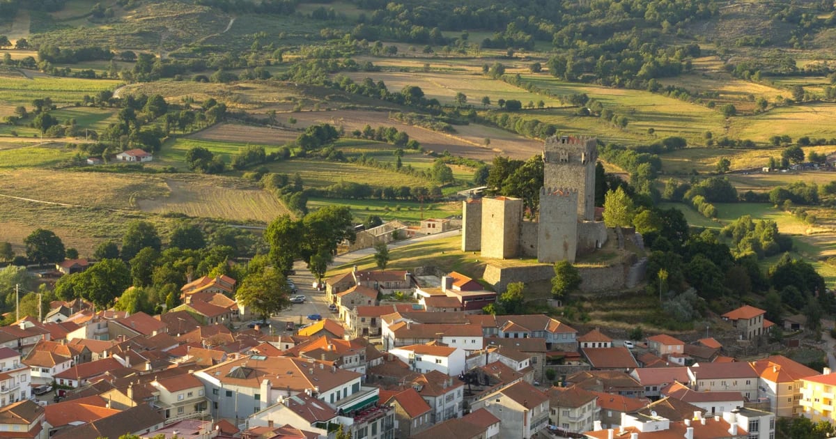 A cidade de Portugal a apenas 15 minutos de Espanha com um castelo histórico e inserida num parque nacional