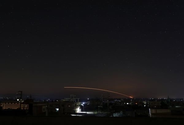 Misiles volando sobre Daraa (Reuters)