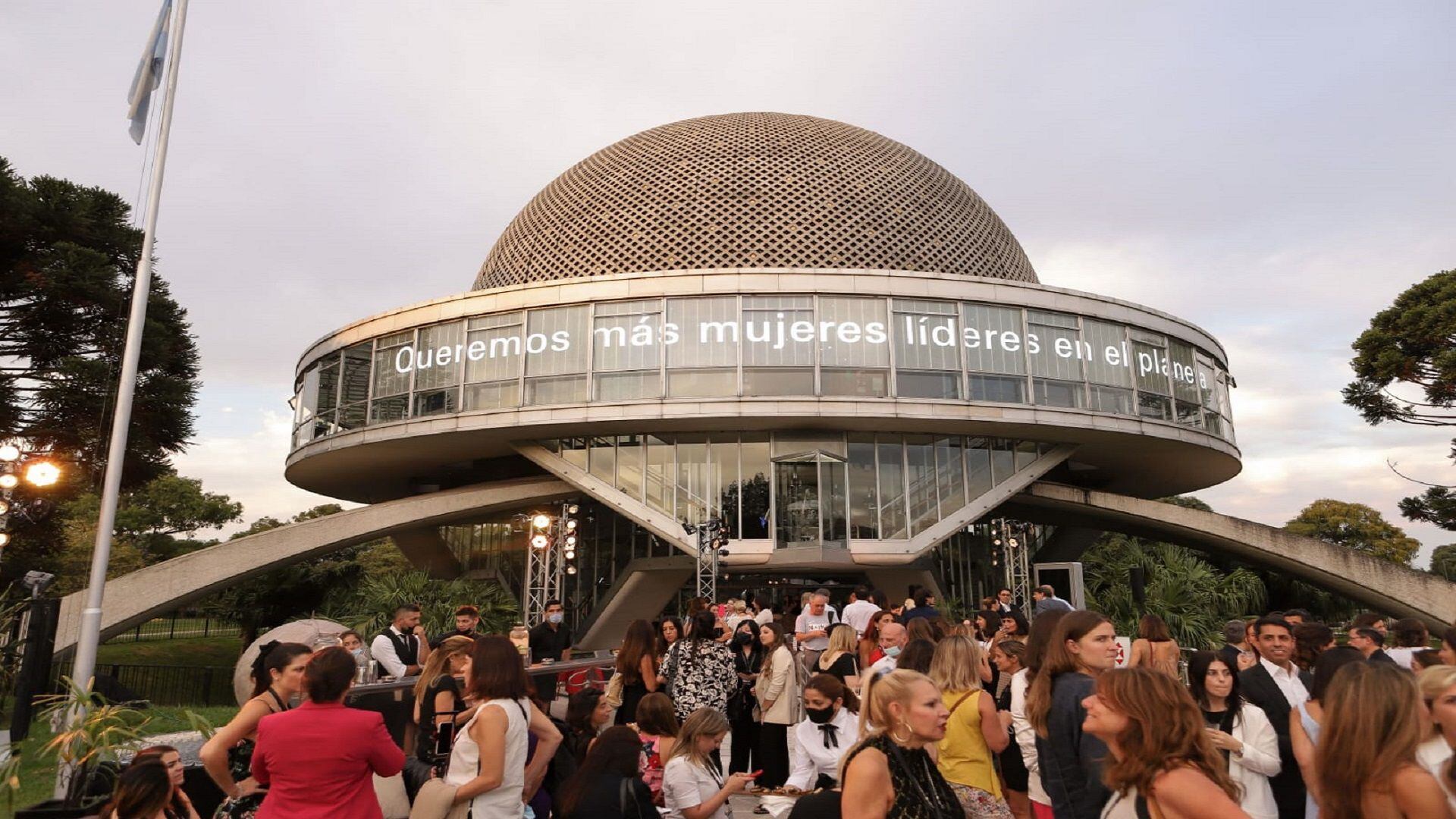 HSBC-世界の女性