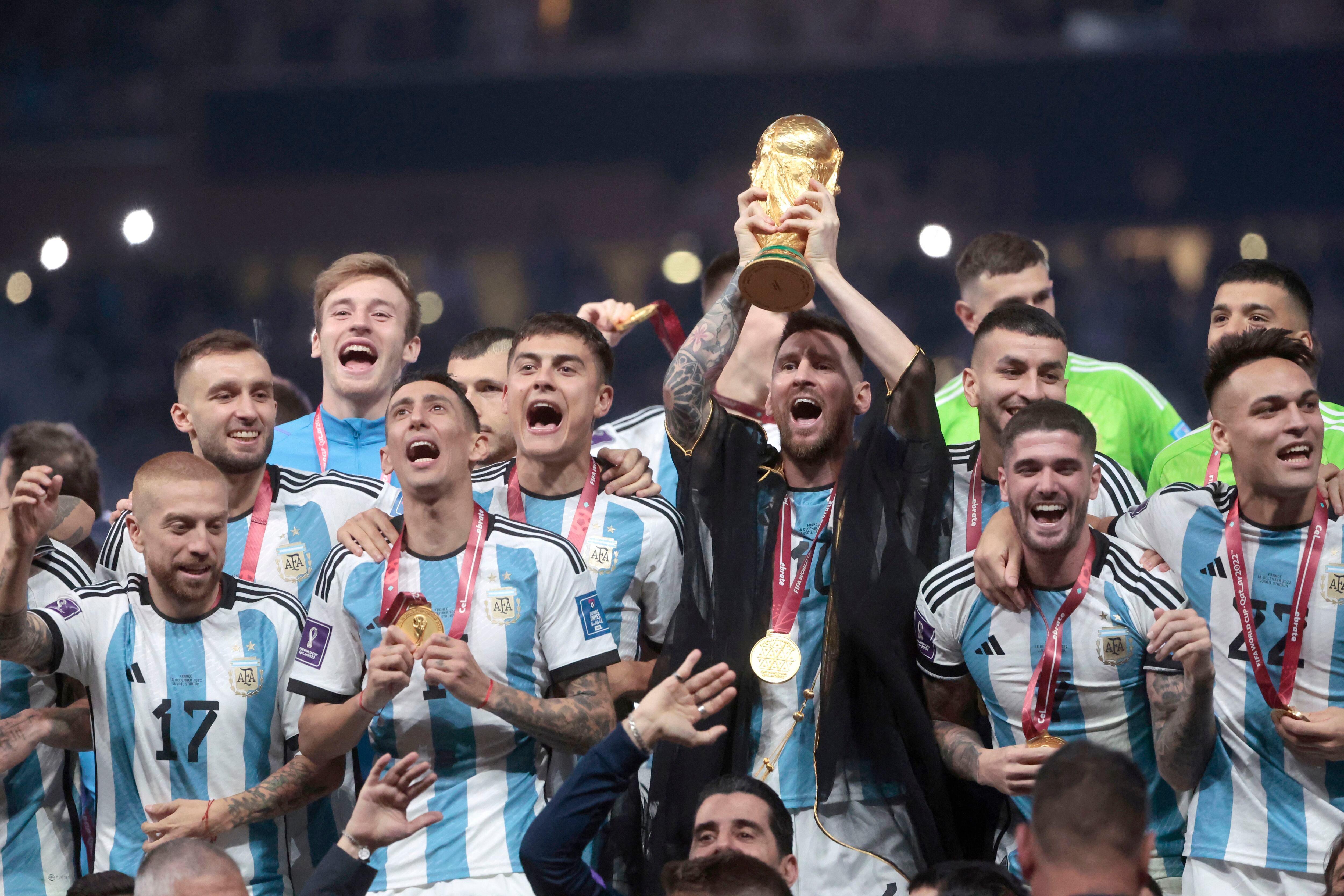 Para Juliana Santillán, el país no está pudiendo "resolver a favor del desarrollo de la industria del fútbol" el concepto de "Argentina" como “marca registrada”, tras la consagración de la Selección en Qatar 2022 (EFE/ Juan Ignacio Roncoroni)
