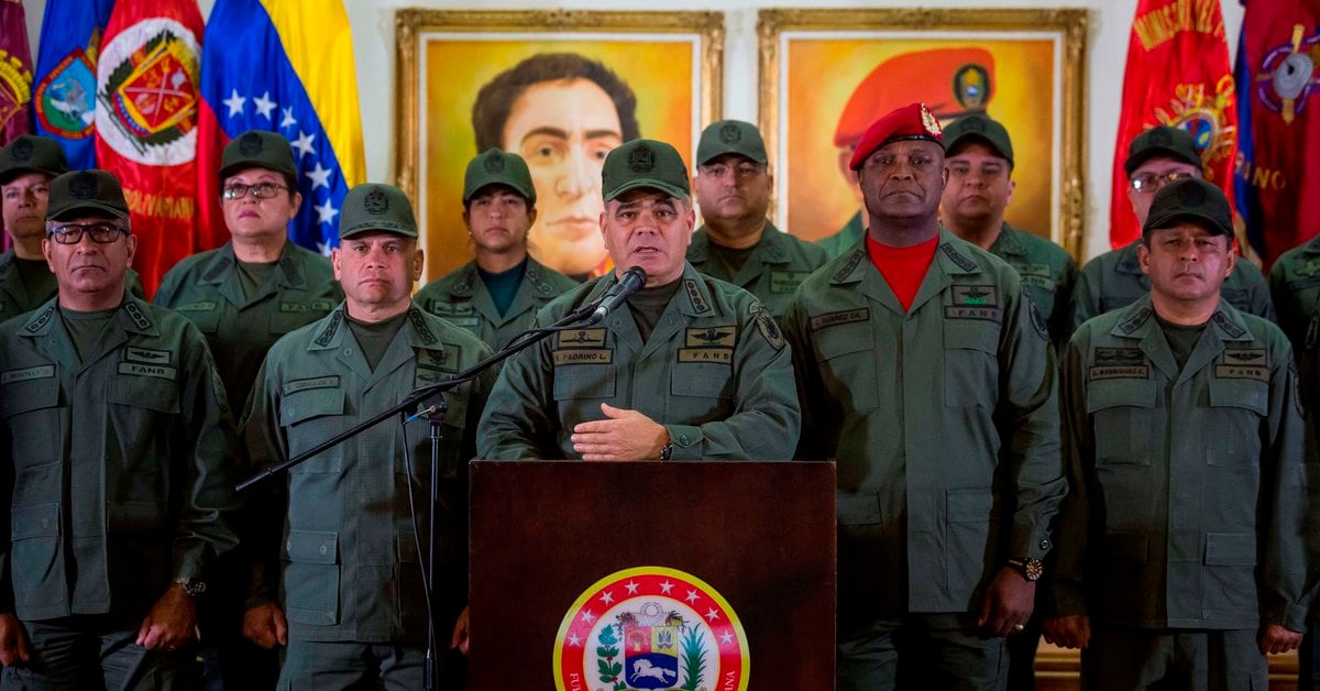 Three years ago, Venezuela’s Defense Minister stepped down to allow the expulsion of the FARC to justify