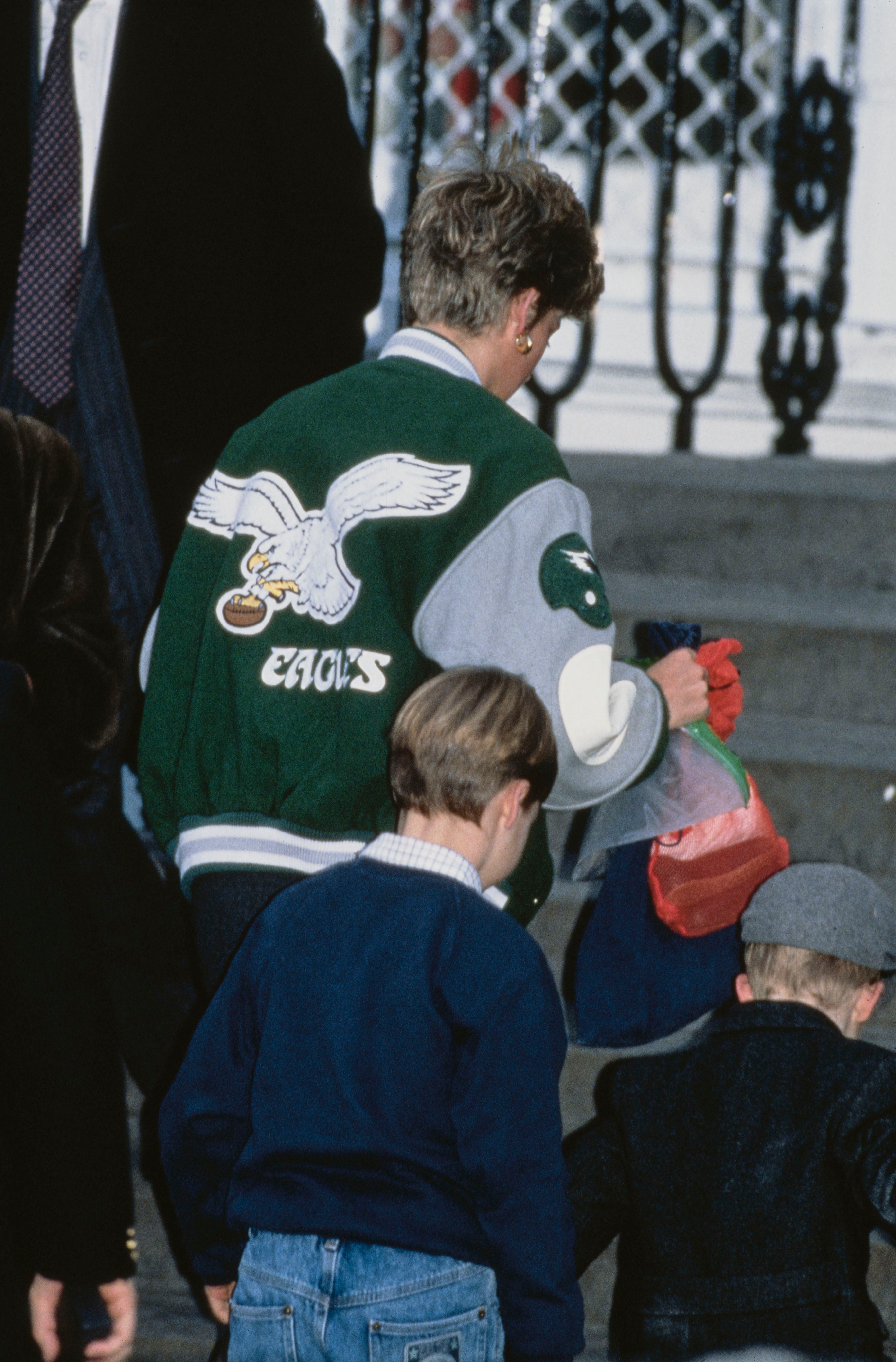 “Si Diana estuviera viva hoy, se emocionaría al saber que esta chaqueta, 25 o 30 años después, ha captado la atención del público de una manera muy positiva. Creo que eso es fantástico” Foto: Getty Images