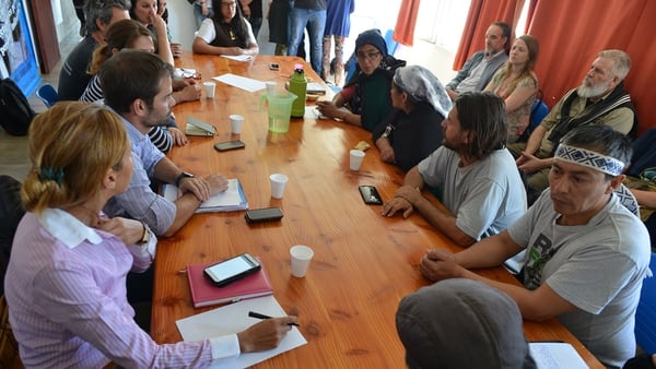 La mesa de negociación en Bariloche