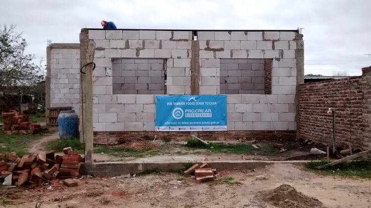 Alberto Fernández prepara un plan de viviendas. En el PJ le presentaron una larga lista de propuestas